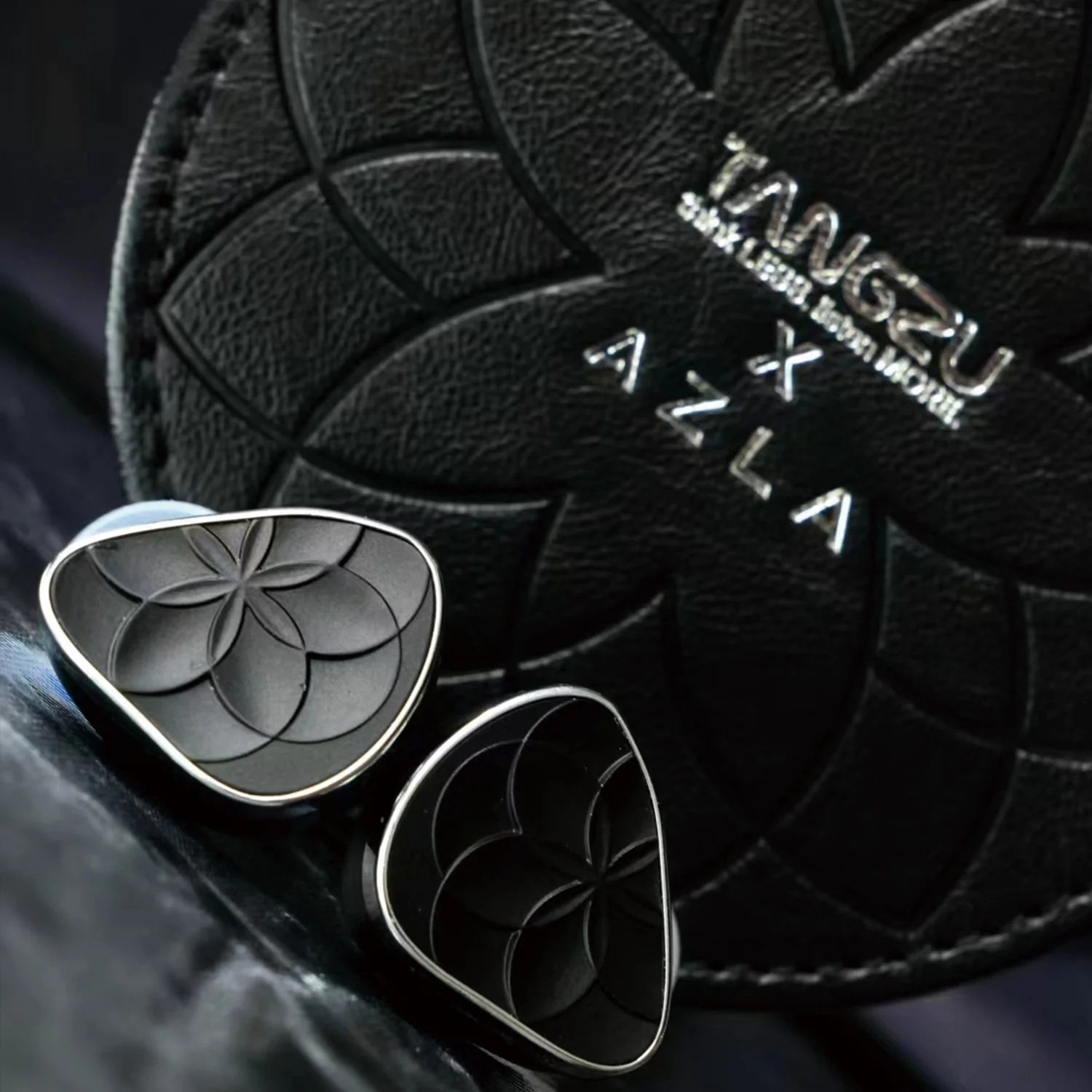 TANGZU X AZLA NOIR BLANC 1 Dynamic Driver 3 Balanced Armature Driver In-Ear Monitor - Image 5